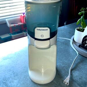 Baby Breeza water warmer with 2 different temps